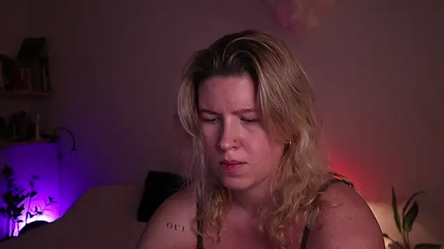 moonamii online show from 11/15/25, 05:42