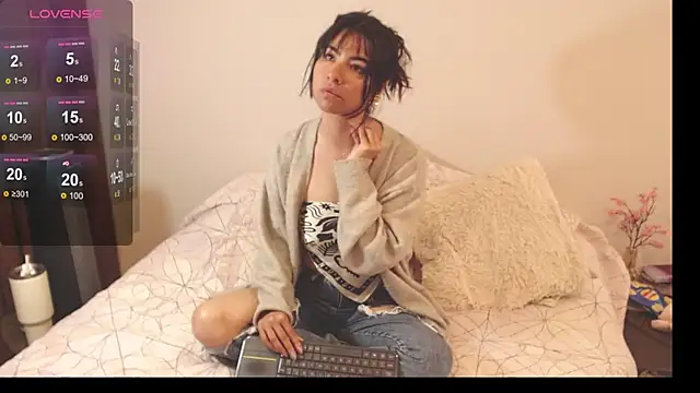 alice middlee online show from 11/19/25, 02:50