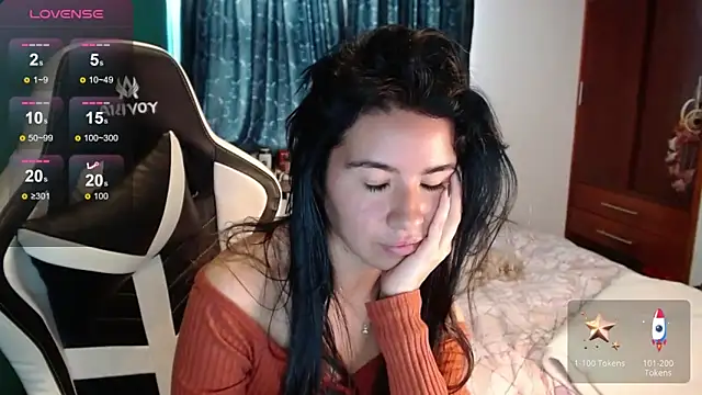 Snapshot of alice_middlee chatting on 05/21/26, 03:52 alice middlee online show from 05/21/26, 03:52