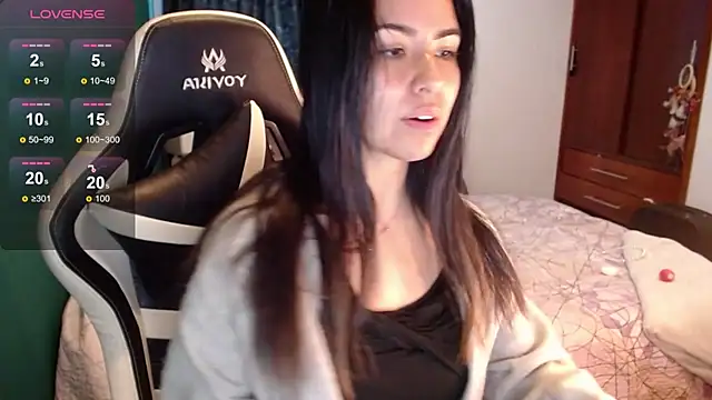 Snapshot of alice_middlee chatting on 06/11/26, 01:53 alice middlee online show from 06/11/26, 01:53