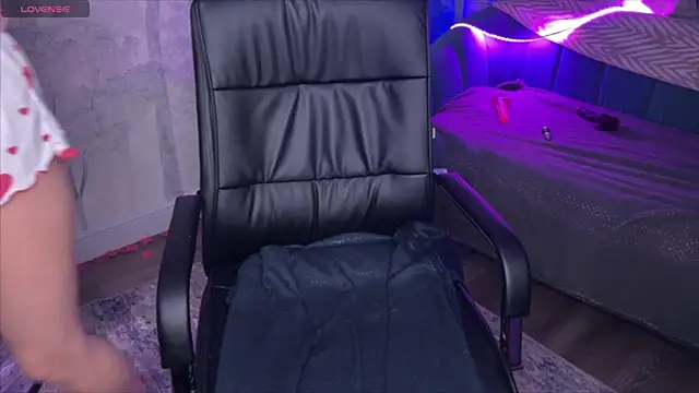 amanda strong online show from 04/22/26, 01:08