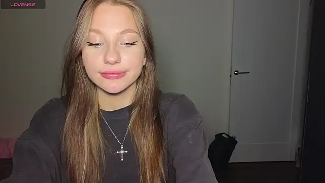 MiaKeler online show from 02/05/25, 10:01