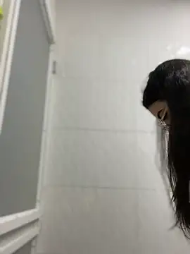 Lia flowers online show from 02/13/25, 03:29