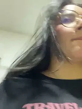 Lia flowers online show from 02/22/25, 02:50