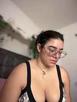 Lia flowers online show from 03/17/25, 11:00