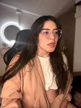 Lia flowers online show from 10/28/25, 12:36