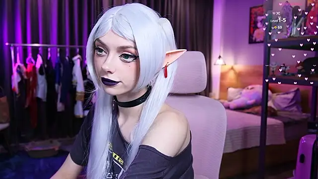 HolliWould  online show from 02/26/26, 10:58