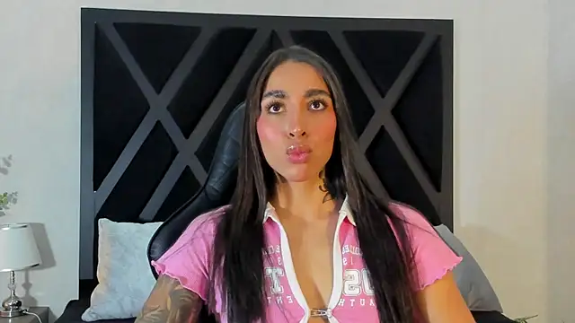 KAYLA BATISTA online show from 07/01/26, 12:01