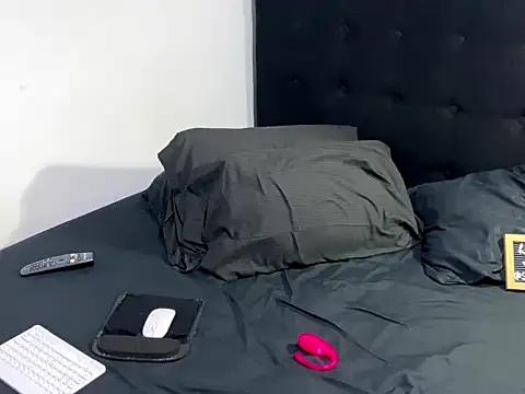 sebastiangrey06 online show from 12/05/25, 08:56