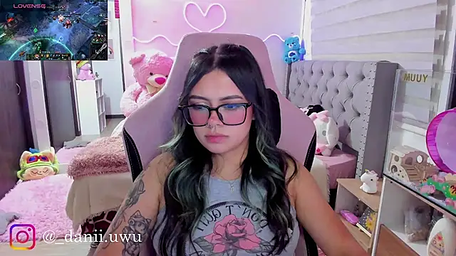 CuteDani  online show from 07/18/26, 05:33