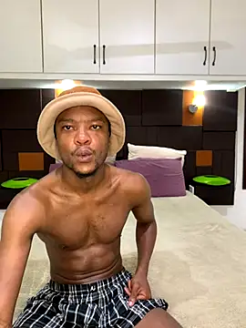 Snapshot of iCrushYenu chatting on 11/02/25, 11:07 iCrushYenu online show from 11/02/25, 11:07