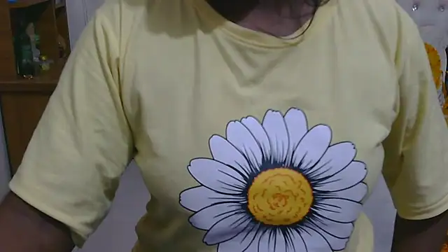 Snapshot of esita_1212 chatting on 05/08/26, 03:06 esita 1212 online show from 05/08/26, 03:06