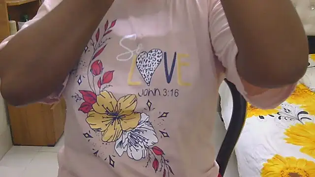 Snapshot of esita_1212 chatting on 05/21/26, 04:47 esita 1212 online show from 05/21/26, 04:47