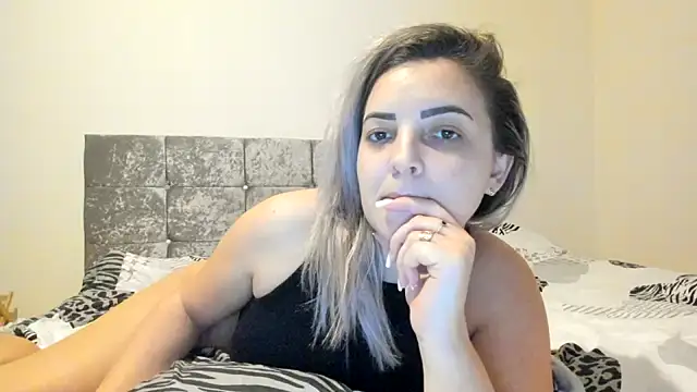 leilahot14 online show from 01/15/25, 02:24