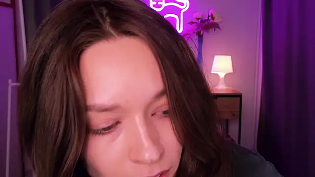 Snapshot of VivianLy_ chatting on 02/16/25, 12:32 VivianLy online show from 02/16/25, 12:32