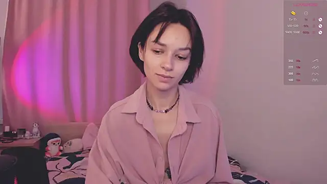 Snapshot of VivianLy_ chatting on 12/04/25, 12:14 VivianLy online show from 12/04/25, 12:14