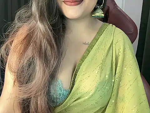 Snapshot of shanayaaa_1 chatting on 06/17/26, 07:26 shanayaaa 1 online show from 06/17/26, 07:26
