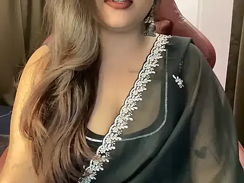 Snapshot of shanayaaa_1 chatting on 06/19/26, 06:56 shanayaaa 1 online show from 06/19/26, 06:56