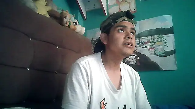 Snapshot of Valesh20 chatting on 10/19/25, 09:26 Valesh20 online show from 10/19/25, 09:26