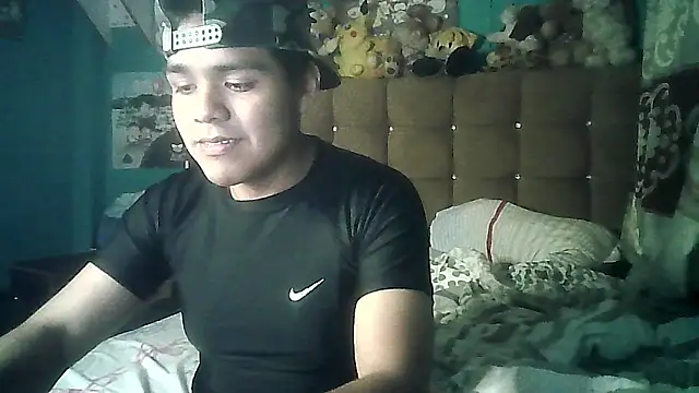 Snapshot of Valesh20 chatting on 11/01/25, 04:14 Valesh20 online show from 11/01/25, 04:14