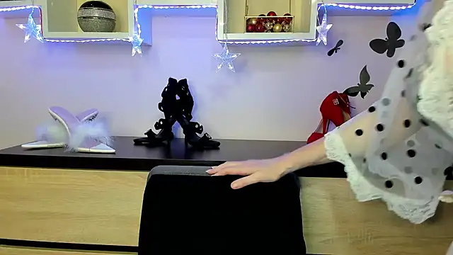 Snapshot of feliziaDesire chatting on 02/06/25, 04:42 feliziaDesire online show from 02/06/25, 04:42