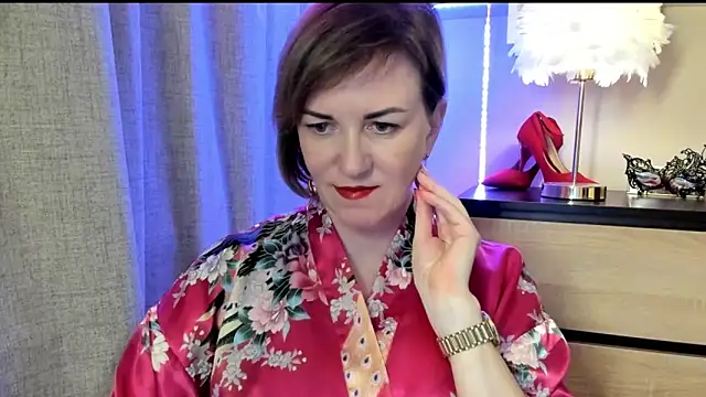 Snapshot of feliziaDesire chatting on 09/27/25, 04:23 feliziaDesire online show from 09/27/25, 04:23