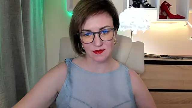 Snapshot of feliziaDesire chatting on 11/16/25, 02:00 feliziaDesire online show from 11/16/25, 02:00