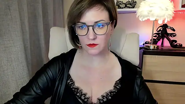 Snapshot of feliziaDesire chatting on 11/18/25, 01:04 feliziaDesire online show from 11/18/25, 01:04