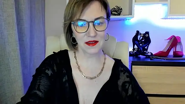 Snapshot of feliziaDesire chatting on 11/24/25, 04:23 feliziaDesire online show from 11/24/25, 04:23