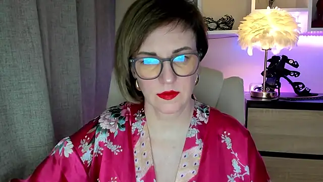 Snapshot of feliziaDesire chatting on 11/25/25, 02:17 feliziaDesire online show from 11/25/25, 02:17