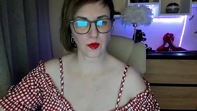 Snapshot of feliziaDesire chatting on 11/30/25, 02:32 feliziaDesire online show from 11/30/25, 02:32