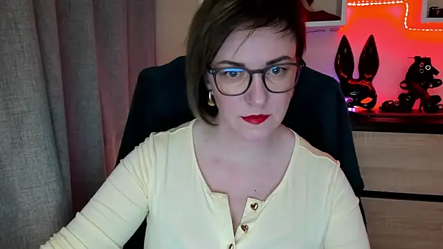 Snapshot of feliziaDesire chatting on 12/02/25, 12:54 feliziaDesire online show from 12/02/25, 12:54