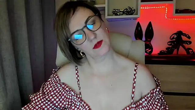 Snapshot of feliziaDesire chatting on 12/05/25, 01:09 feliziaDesire online show from 12/05/25, 01:09