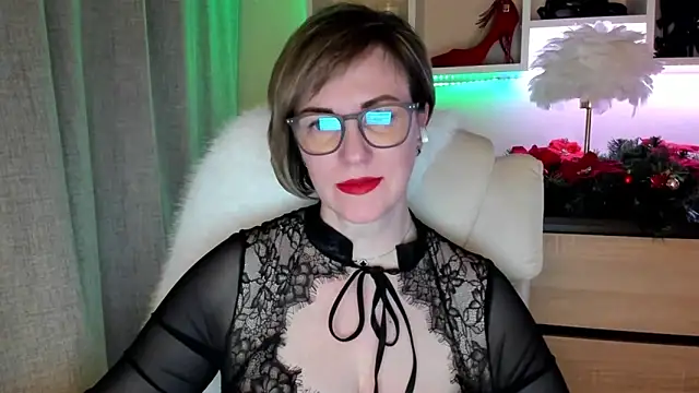 Snapshot of feliziaDesire chatting on 12/22/25, 07:55 feliziaDesire online show from 12/22/25, 07:55