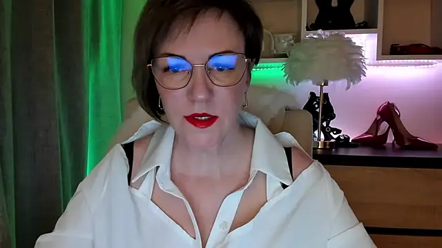 Snapshot of feliziaDesire chatting on 01/18/26, 06:06 feliziaDesire online show from 01/18/26, 06:06