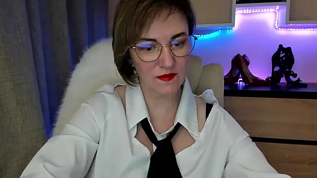 Snapshot of feliziaDesire chatting on 02/02/26, 01:54 feliziaDesire online show from 02/02/26, 01:54