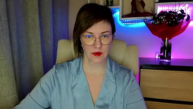 Snapshot of feliziaDesire chatting on 02/18/26, 04:30 feliziaDesire online show from 02/18/26, 04:30