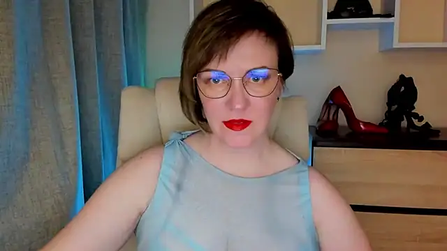 Snapshot of feliziaDesire chatting on 03/02/26, 02:02 feliziaDesire online show from 03/02/26, 02:02