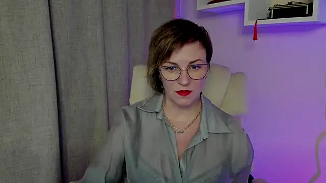Snapshot of feliziaDesire chatting on 05/19/26, 12:44 feliziaDesire online show from 05/19/26, 12:44