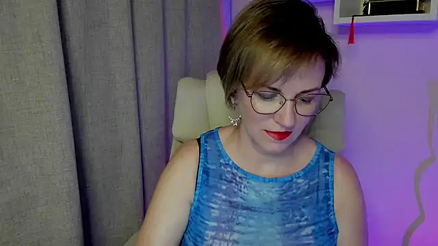 Snapshot of feliziaDesire chatting on 06/10/26, 01:10 feliziaDesire online show from 06/10/26, 01:10