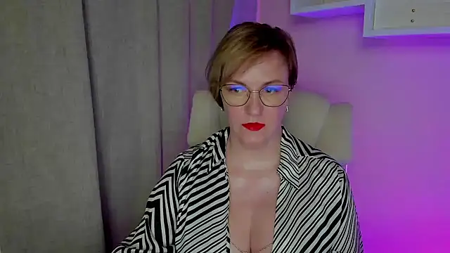 Snapshot of feliziaDesire chatting on 08/05/26, 12:52 feliziaDesire online show from 08/05/26, 12:52
