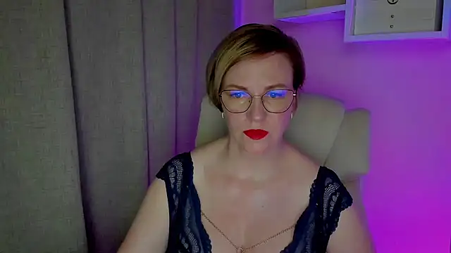 Snapshot of feliziaDesire chatting on 08/06/26, 03:52 feliziaDesire online show from 08/06/26, 03:52
