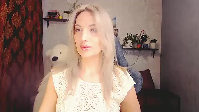 Snapshot of MillaXQueen chatting on 03/17/25, 10:27 MillaXQueen online show from 03/17/25, 10:27