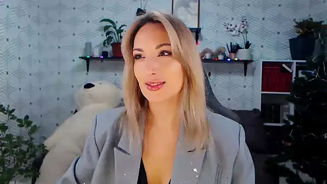 MillaXQueen online show from 12/16/25, 03:28