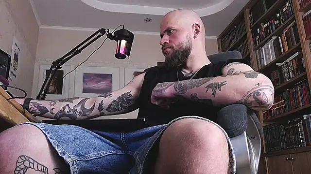 Snapshot of FindomJason chatting on 05/07/26, 11:48 FindomJason online show from 05/07/26, 11:48
