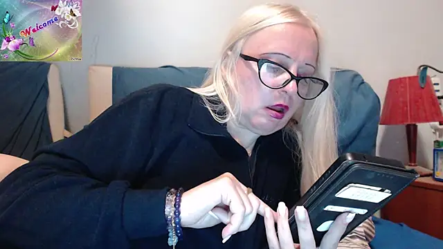 martachatte online show from 10/21/25, 07:58