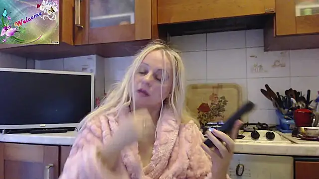 martachatte online show from 11/28/25, 06:38