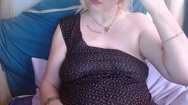 Snapshot of martachatte chatting on 05/06/26, 08:30 martachatte online show from 05/06/26, 08:30