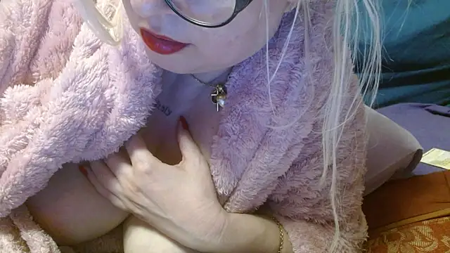 Snapshot of martachatte chatting on 05/06/26, 08:36 martachatte online show from 05/06/26, 08:36