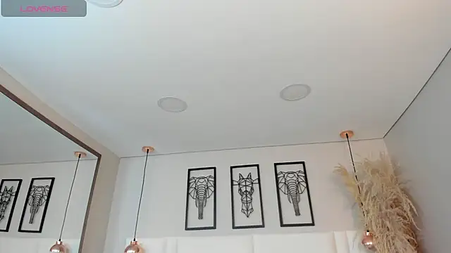 Rebeca jones online show from 11/06/25, 12:17